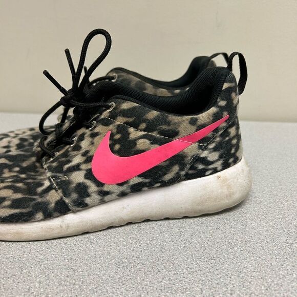 Nike Womens Roshe Run 616841 995 Size 8.5 cheetah print leopard print - Picture 2 of 8